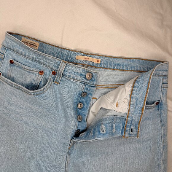 Levi Strauss & Co. Women's Wedgie style Light Wash Tapered Ankle Denim | Size 31 - Picture 5 of 8